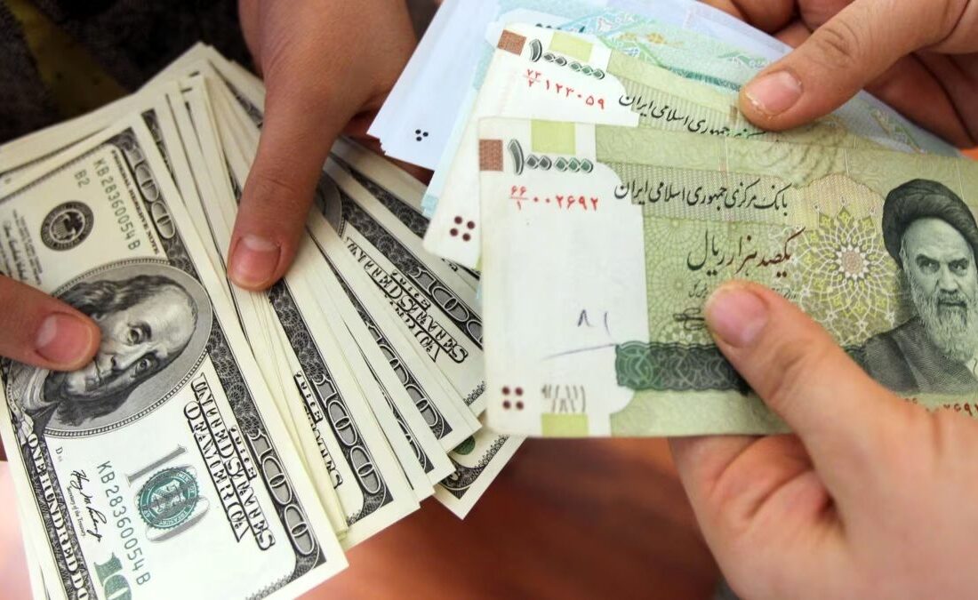 قیمت دلار امروز ۲۵ مرداد ۱۴۰۲؛ دلار آزاد به نیمه کانال ۴۹ هزار تومانی رسید