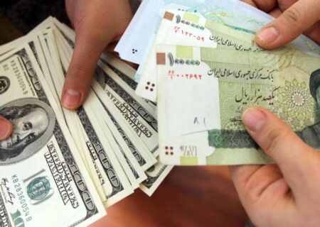 قیمت دلار امروز ۲۵ مرداد ۱۴۰۲؛ دلار آزاد به نیمه کانال ۴۹ هزار تومانی رسید