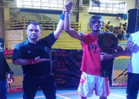 کمربند طلایی رقابت‌های «کیک بوکسینگ» به ورزشکار نیشکری رسید