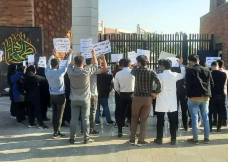 اعتراض پرستاران و کارکنان بیمارستانی در اهواز/ حقوق‌مان کم شد