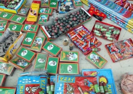 کشف بیش از چهار هزار مواد محترقه غیرمجاز در اهواز و رامشیر