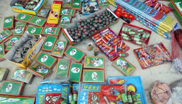 کشف بیش از چهار هزار مواد محترقه غیرمجاز در اهواز و رامشیر