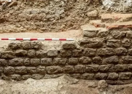 بقایای ساختمان ۲۰۰۰ساله زیر یک اداره کشف شد