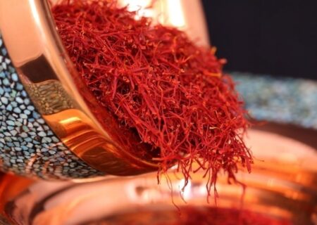 رفع تعهد ارزی، عامل قاچاق زعفران/ یک سوم زعفران ایران قاچاق می‌شود