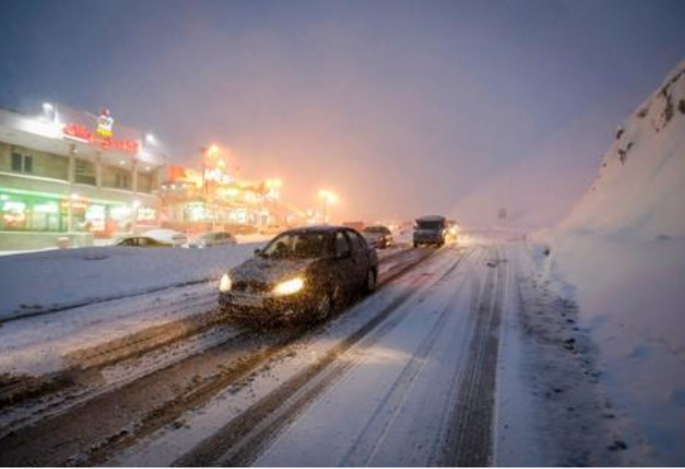 برف سنگین یکی از محورهای ارتباطی خوزستان را مسدود کرد