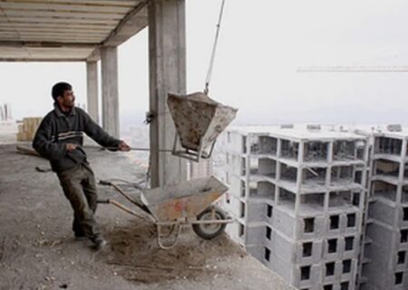 ۱۰هزار سهمیه برای ۵۰۰هزار کارگر ساختمانی/ کارگران باید ۵۰ سال صبر کنند تا از سهمیه بیمه بهره‌مند شوند!