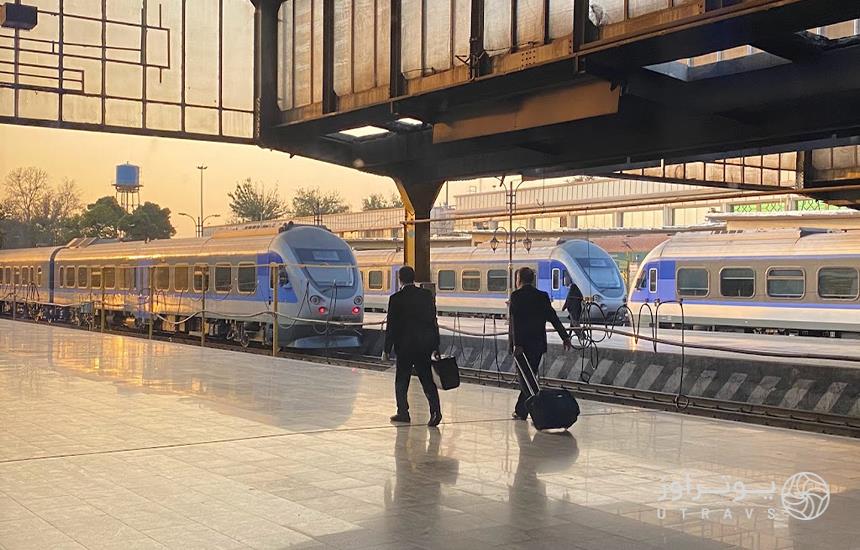 آغاز پیشفروش بلیت قطارهای نوروزی از فردا ۷ اسفند