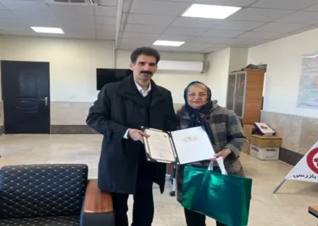 راننده زنی که ۲۷ سال تخلف نداشته است