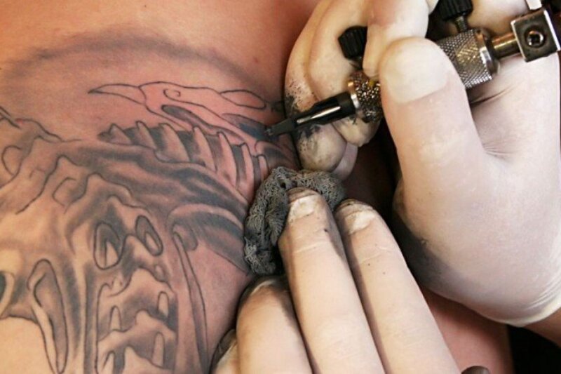 خالکوبی خطر ابتلا به سرطان پوست را افزایش میدهد؟