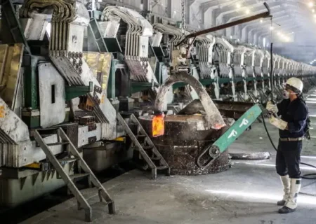 ایده «مزد اصناف و صنایع»؛ حربه‌ای جدید برای حاشیه سازی در مذاکرات مزدی/ بجای مزد صنایع «طرح طبقه بندی مشاغل» اجرا شود