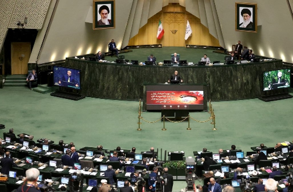 تلاش برای ابلاغ قانون حجاب و احتمال استیضاح دیگر وزرا؛ در مجلس چه خبر است؟ دورخیز برای ۳ استیضاح دیگر!