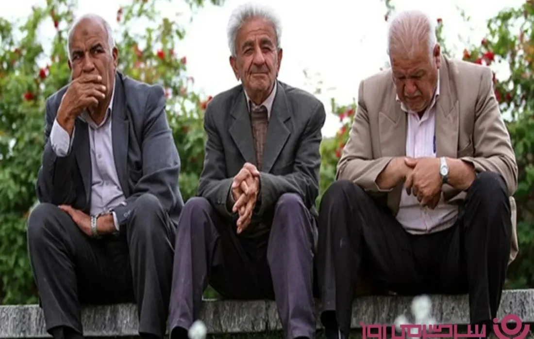 بازنشستگانی که نصف عیدی گرفتند!