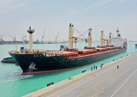 کشتی حامل بیش از ۲۷ هزار تن برنج دولتی در بندر امام(ره) پهلو گرفت