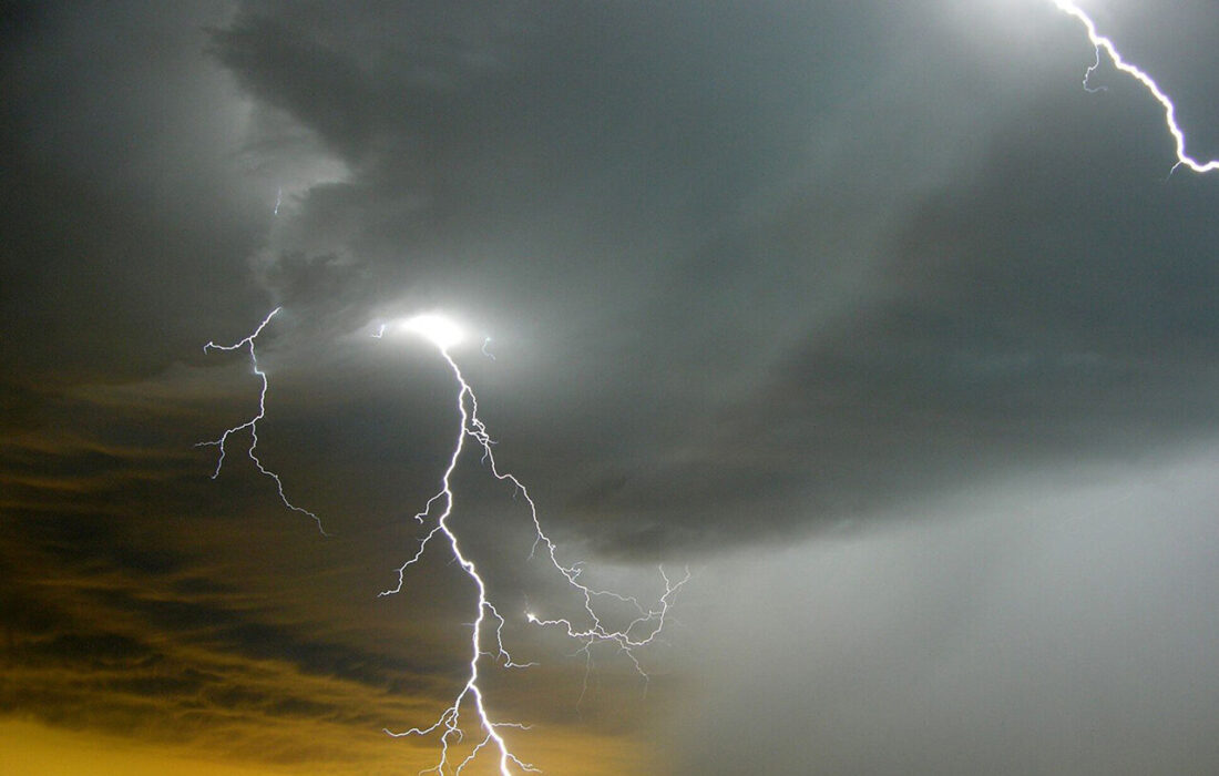 هشدار وقوع رگبار، رعد و برق و گرد و خاک همرفتی در خوزستان