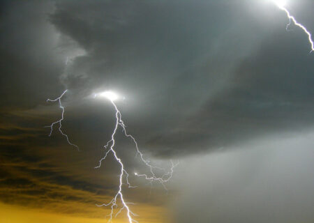 هشدار وقوع رگبار، رعد و برق و گرد و خاک همرفتی در خوزستان