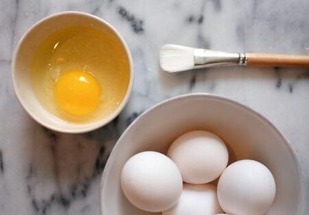 ماسک سفیده تخم مرغ: راز زیبایی یا خطر پنهان؟