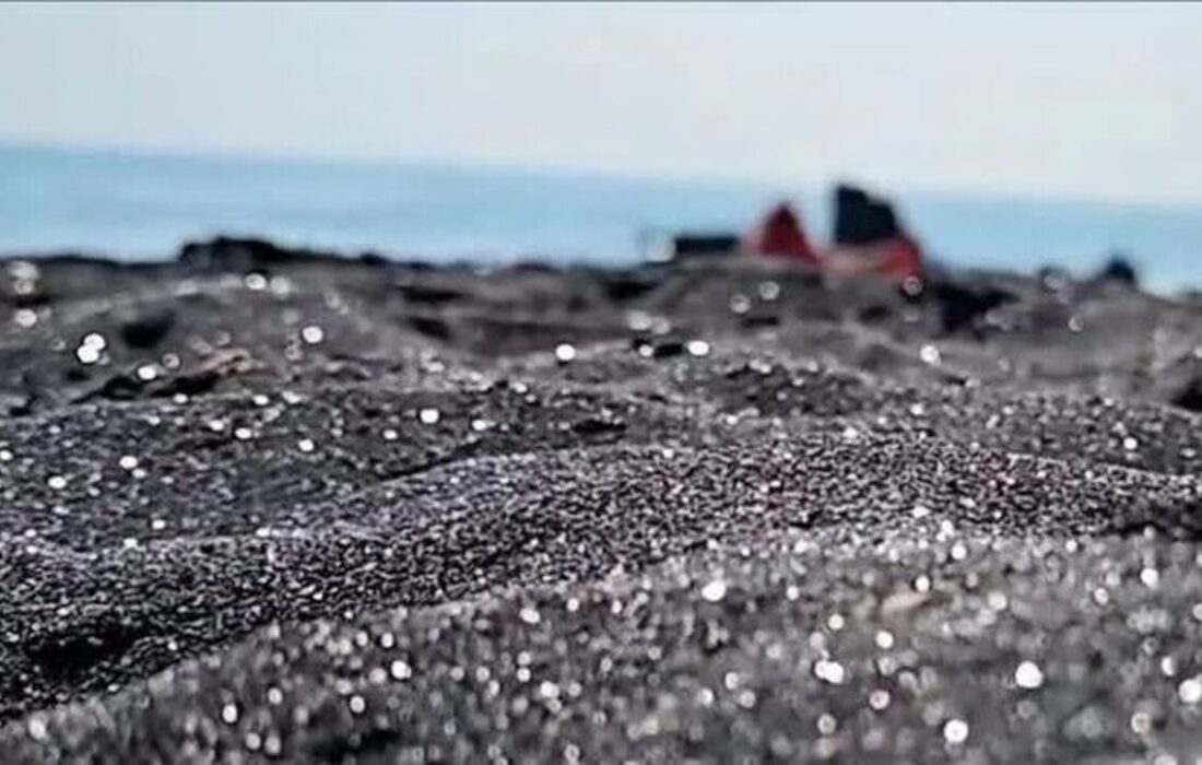 بیش از ۱۰۰ نفر خاک‌های برده شده از جزیره هرمز را پس فرستادند