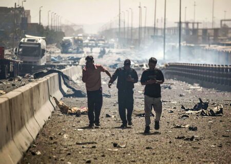 سازمان امداد و نجات: در بخش‌هایی از منطقه، به دلیل حرارت بالا، دسترسی همچنان محدود است/ گاز‌های سمی منطقه را احاطه کرده‌اند