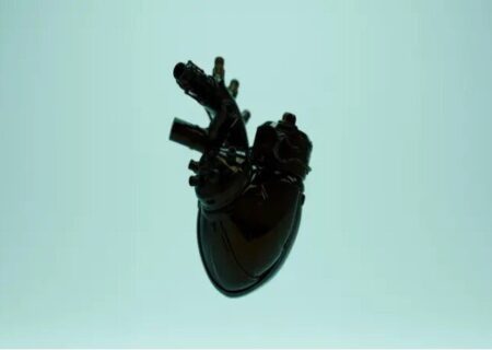 کوچک‌ترین قلب مصنوعی جهان / شاهکار ۴۵ گرمی در بدن پسربچه ۷ ساله جای گرفت