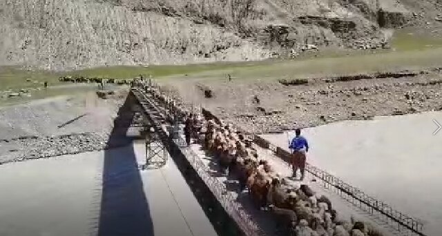 بازگشایی موقت پل کول احمدفداله دزفول برای عبور عشایر