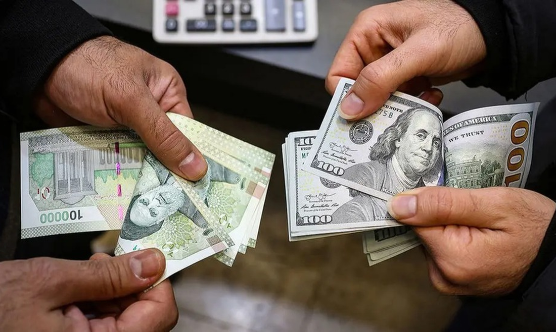 دلار اوج گرفت / افزایش قیمت دلار در معاملات عصر چهارشنبه ۳ اردیبهشت ۱۴۰۴