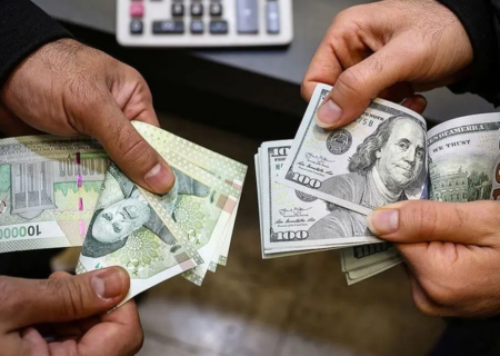 دلار اوج گرفت / افزایش قیمت دلار در معاملات عصر چهارشنبه ۳ اردیبهشت ۱۴۰۴