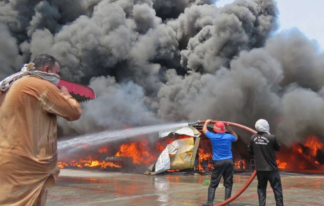 آتشسوزی در جایگاه پخش فرآوردههای نفتی آبادان مهار شد