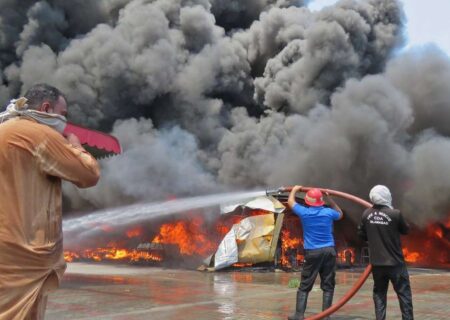 آتش‌سوزی در جایگاه پخش فرآورده‌های نفتی آبادان مهار شد