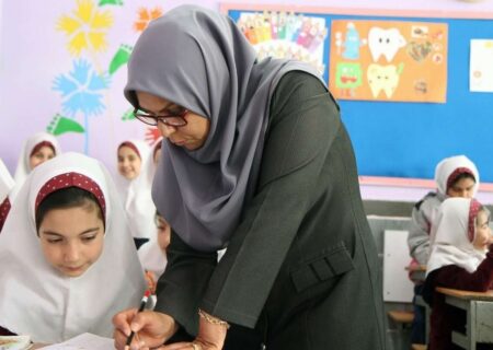 برتری ۱۳ آموزگار در جشنواره معلم نمونه خوزستان