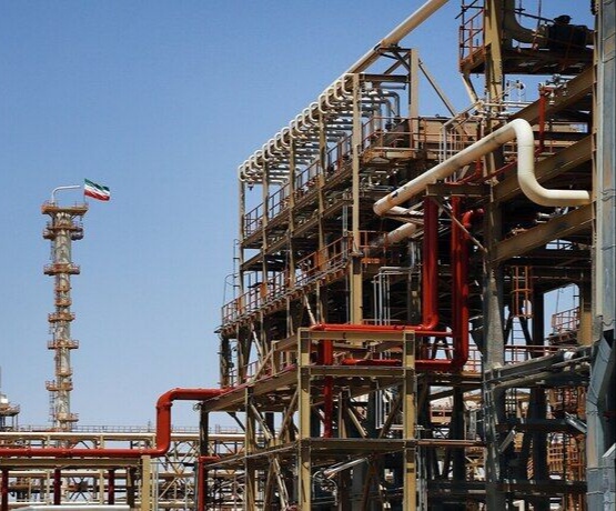 تأمین پنج مگاوات برق از انرژی خورشیدی در پالایشگاه گاز هویزه ۲۶