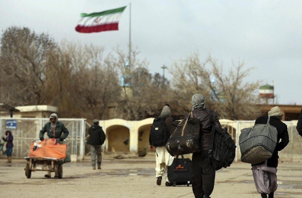 روزی 12000 ویزا برای افغانیها صادر می شود ! / چرا دولتمردان بحران مهاجران افغان در ایران را نادیده میگیرند؟