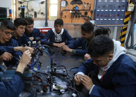 توجه به نظام آموزش فنی و حرفه‌ای کلید کاهش بیکاری و رشد تولید است