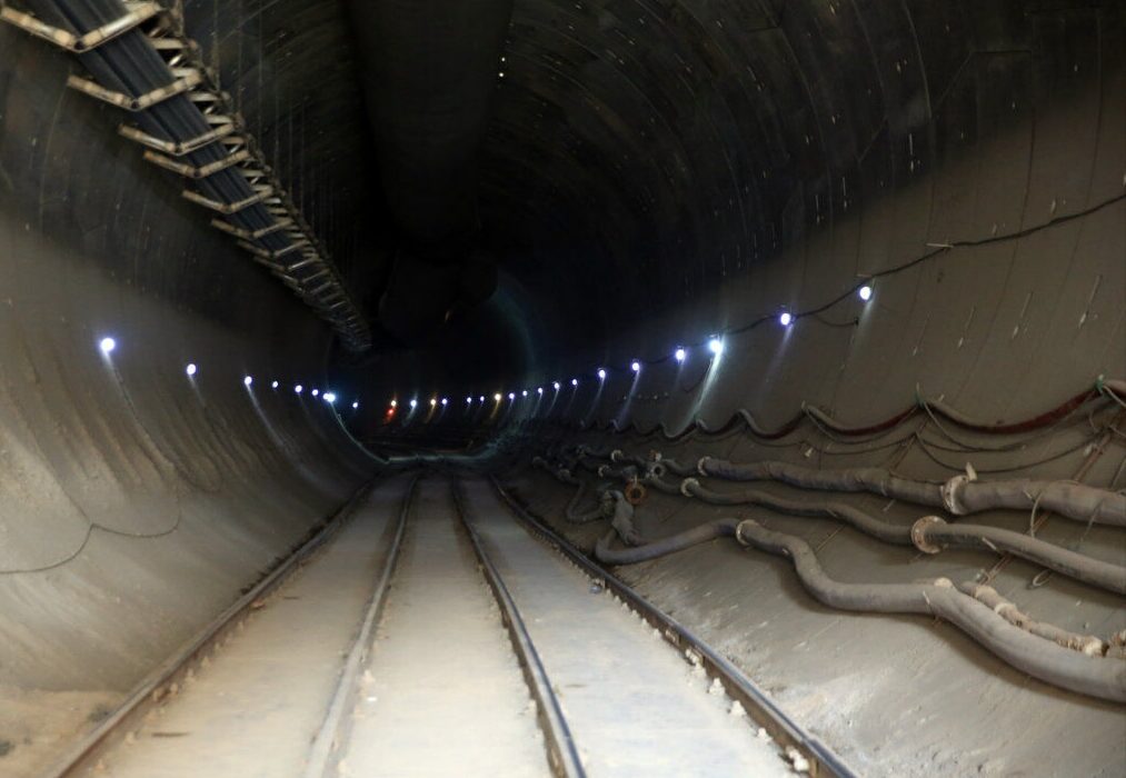 توافقنامه آغاز عملیات اجرایی قطار شهری اهواز امضا شد