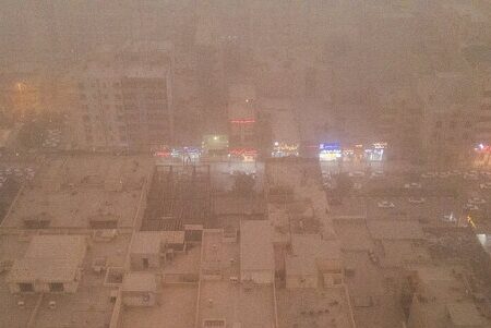 ورود توده عظیم گرد و خاک از عراق به خوزستان/ خطر وقوع صاعقه‌های مرگبار