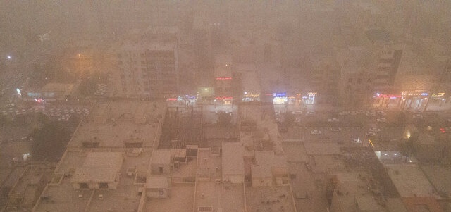 ورود توده عظیم گرد و خاک از عراق به خوزستان/ خطر وقوع صاعقههای مرگبار