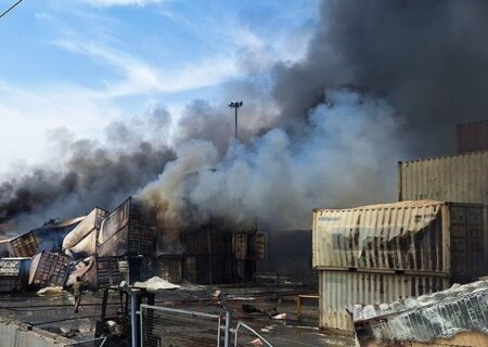 آتش‌سوزی بندر شهید رجایی امشب مهار می‌شود