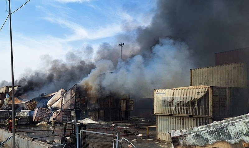 آتشسوزی بندر شهید رجایی امشب مهار میشود