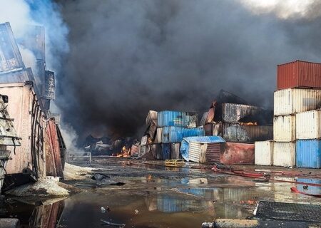 خسارت بارها و خودروهای سوخته بندر رجایی چگونه جبران می‌شود؟