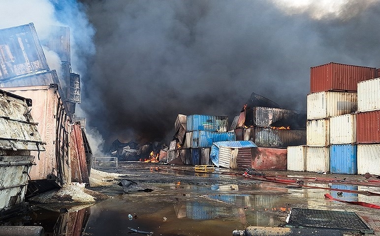 خسارت بارها و خودروهای سوخته بندر رجایی چگونه جبران میشود؟