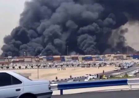 انتقال کالاهای اساسی بندر شهید رجایی به محل امن