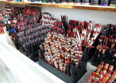 انهدام باند تولید محصولات جعلی آرایشی برند هرموس در تهران