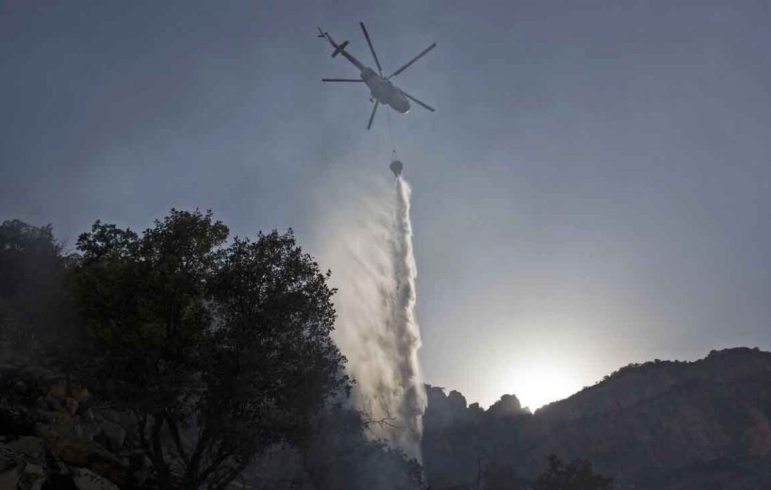 اعزام بالگرد از هوانیروز ارتش برای مهار آتشسوزی کوه «سولک» صیدون