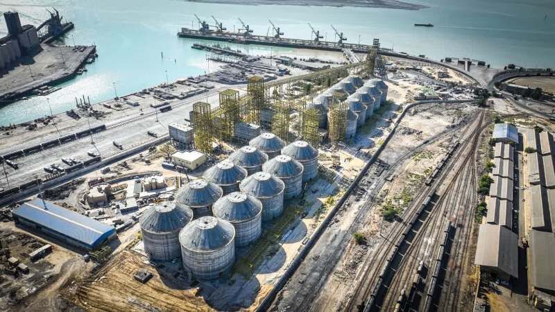 پیشرفت ۹۳ درصدی پایانه مکانیزه غلات شماره ۲ بندر امام خمینی(ره)