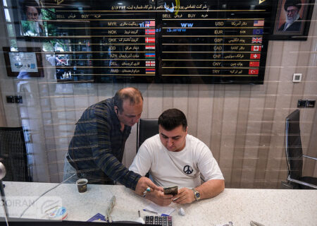 ورود فشار سنگین به بازار طلا و سکه/ دلار به مدار رشد بازگشت