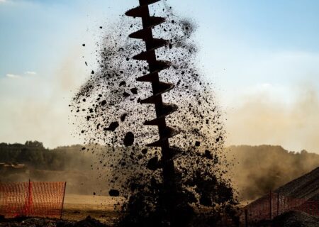 عمیق‌ترین حفاری تاریخ/ دانشمندان به مرز گوشته‌ زمین رسیدند!
