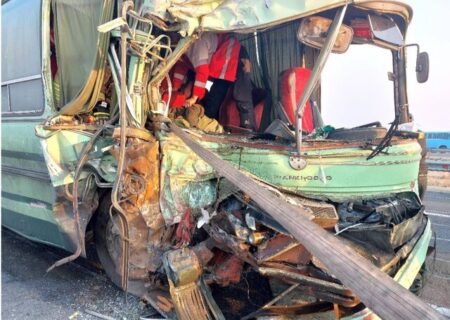 انحراف اتوبوس دانش‌آموزان از جاده در قزوین