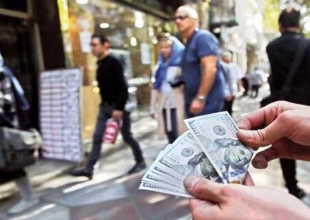 کاهش ۲۵ هزار تومانی دلار در یک ماه/ شکاف ارز ۲۰ هزار تومان کم شد