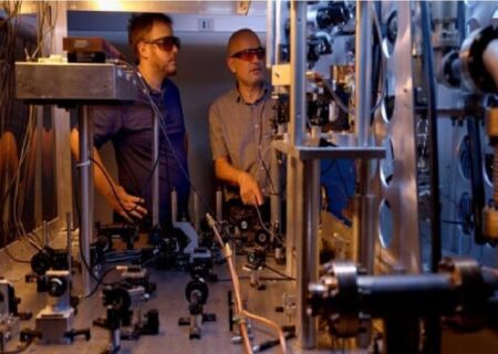 اولین ساعت اتمی که ۱۰۰ میلیون سال متوالی دقیق می‌ماند