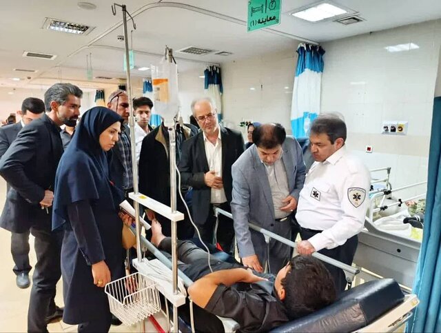 مسمومیت ۵۰ نفر در یک تالار خوی