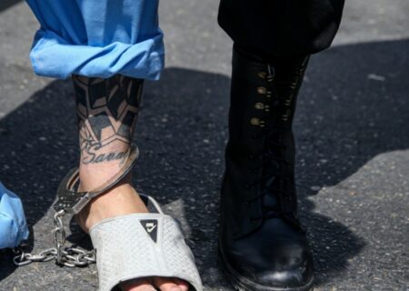 دستگیری ۲۰ سارق و کشف ۱۷ قبضه سلاح در دزفول